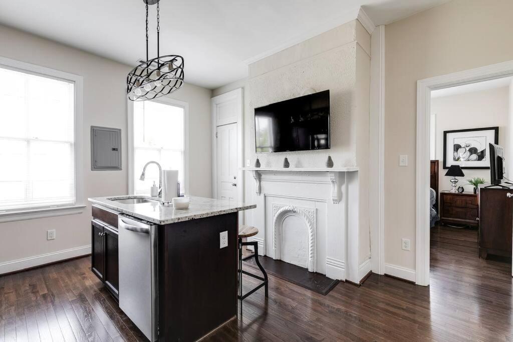 Modern, Convenient Gem: Urban Retreat 'n Richmond photo 3