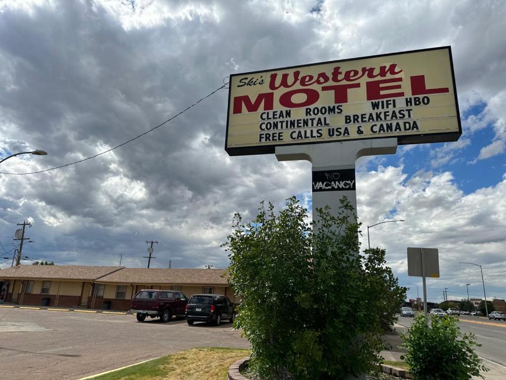 Ski's Western Motel image