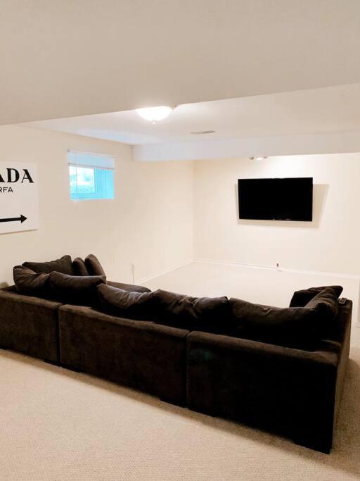 Cheerful Family Home, Amazing Location and Yard! photo 1