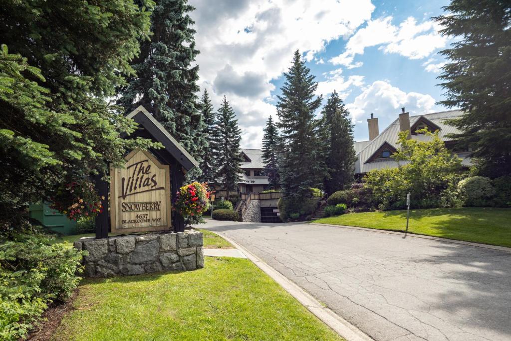3BR Spacious Benchlands Family Townhome by Harmony Whistler photo 3