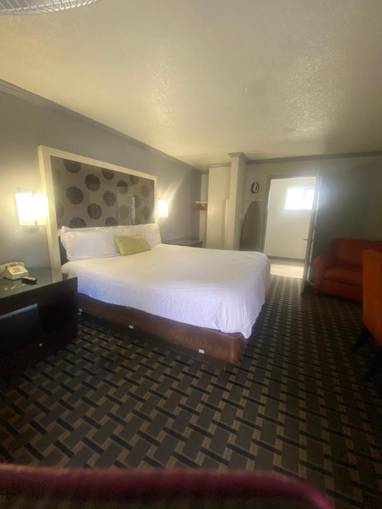 Budget INN At The Heavenly Gondola photo 3