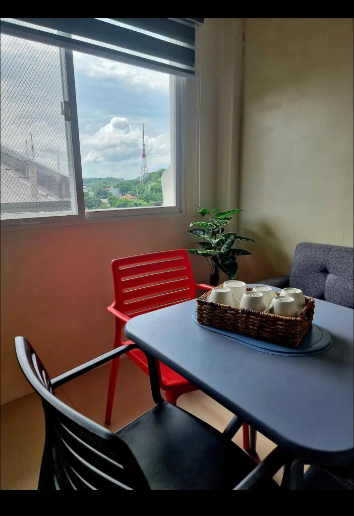 Cozy and Spacious With a view and parking photo 2