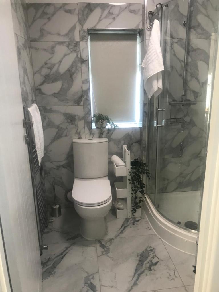 Birmingham Great Barr Property Near Junction 7 M6 - Tap to explore photos