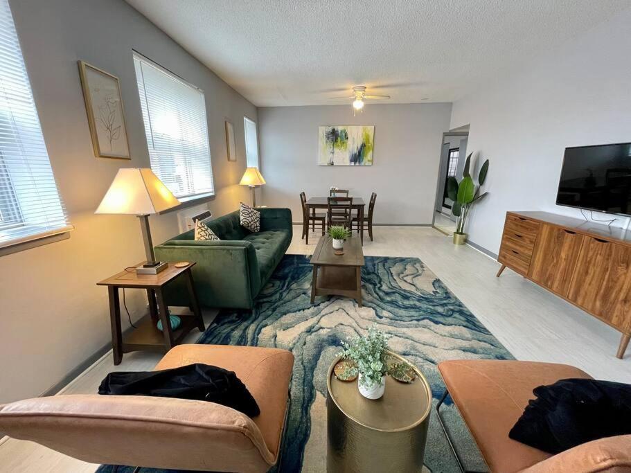 Discover Northside Chicago from Modern Apartment image