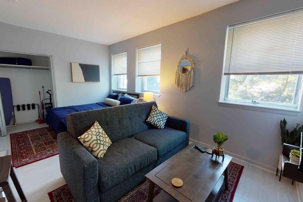Modern NorthSide Studio APT image