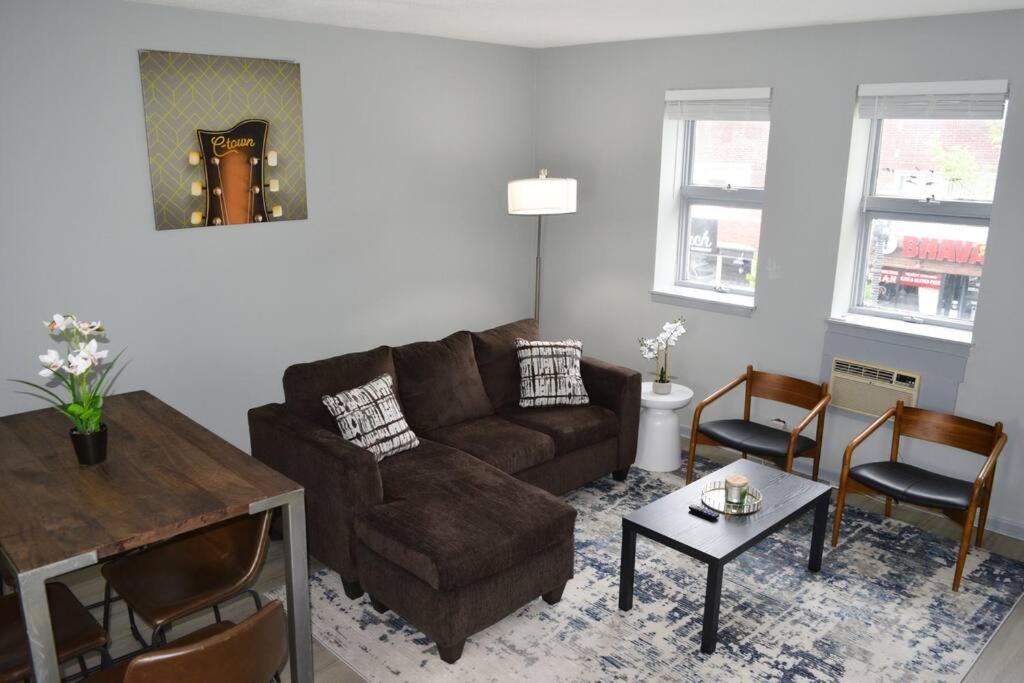 Cozy North Side Chicago APT for Exploring image