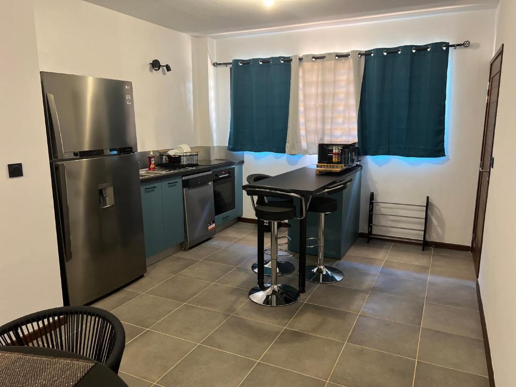 APPARTEMENT T3 COSY et PAISIBLE avec JARDIN à REMIRE-MONTJOLY photo 2