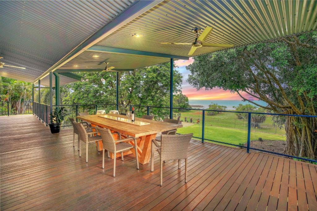 Golden Sands Retreat Beach House photo 1