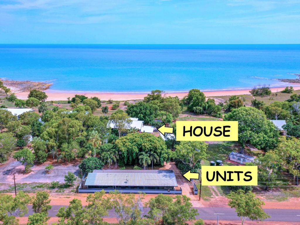 Golden Sands Retreat Beach House photo 2