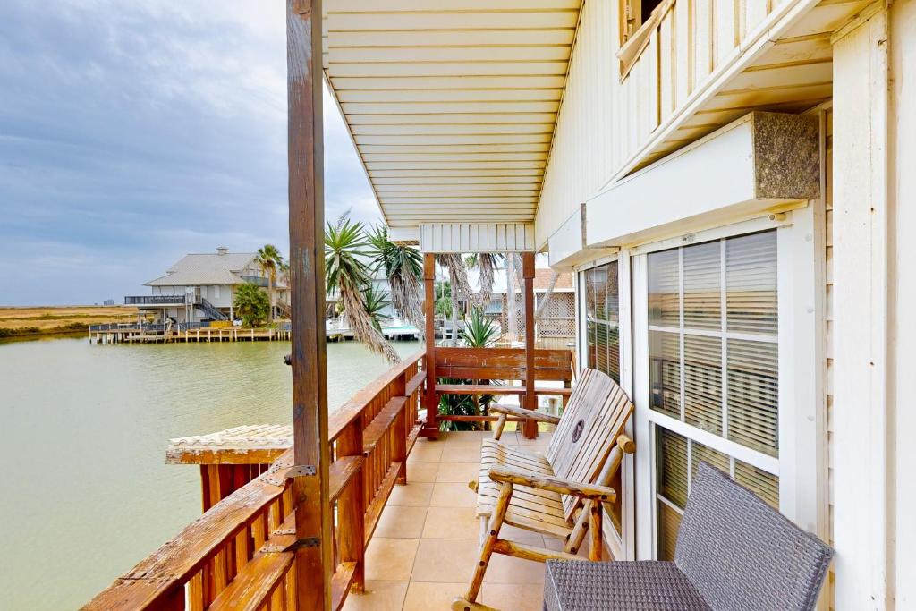 Oyster Drive Bungalow photo 3