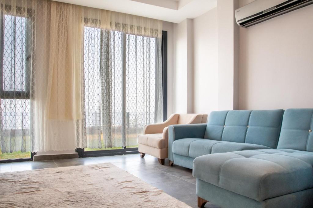 Sea View Flat with Shared Pool 5 min to Beach photo 2