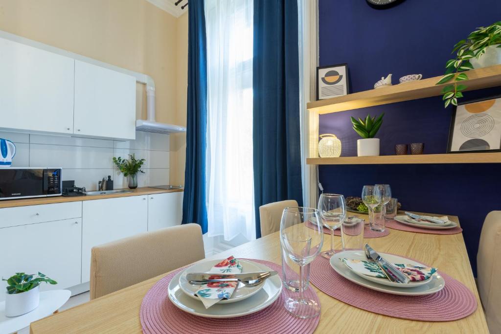Budapest Holidays Chic Room Type - One-Bedroom Apartment