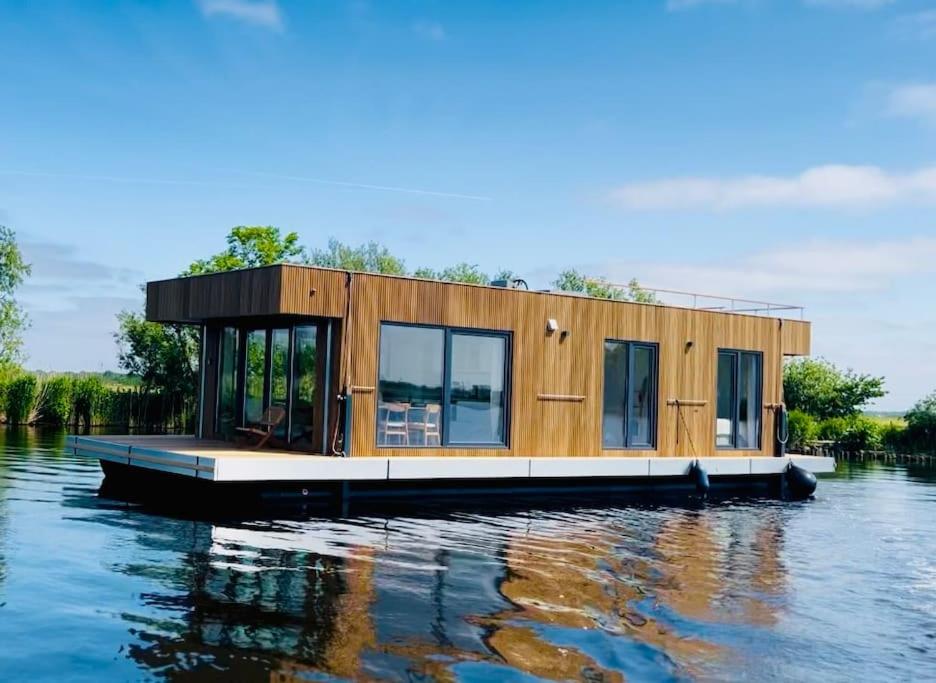 Surla Houseboat De Saek with tender