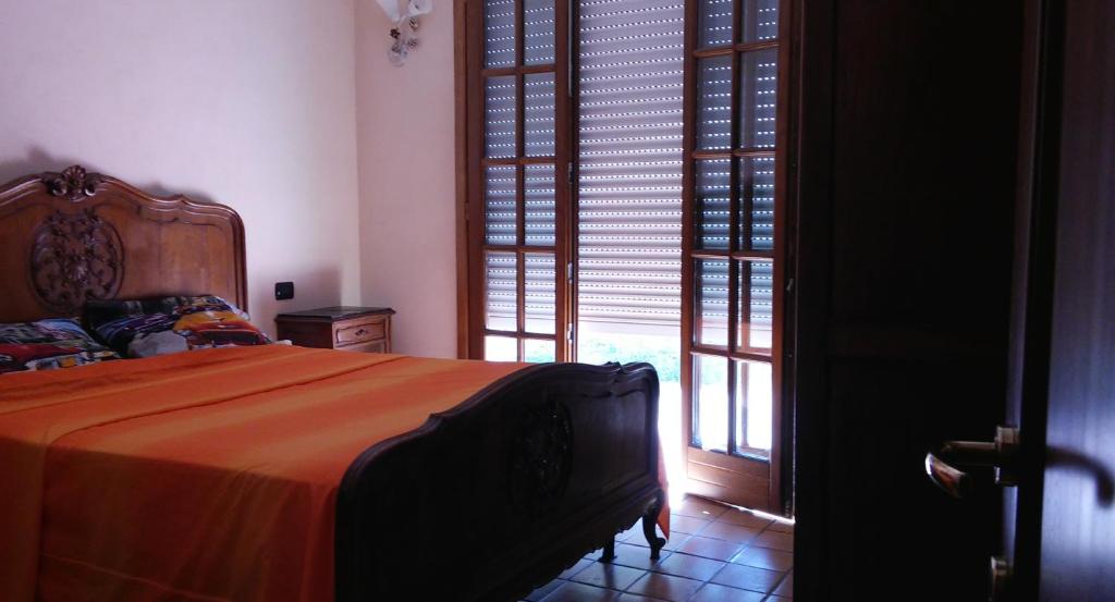 Room in Villa - Hillside room with garden and sea view photo 4