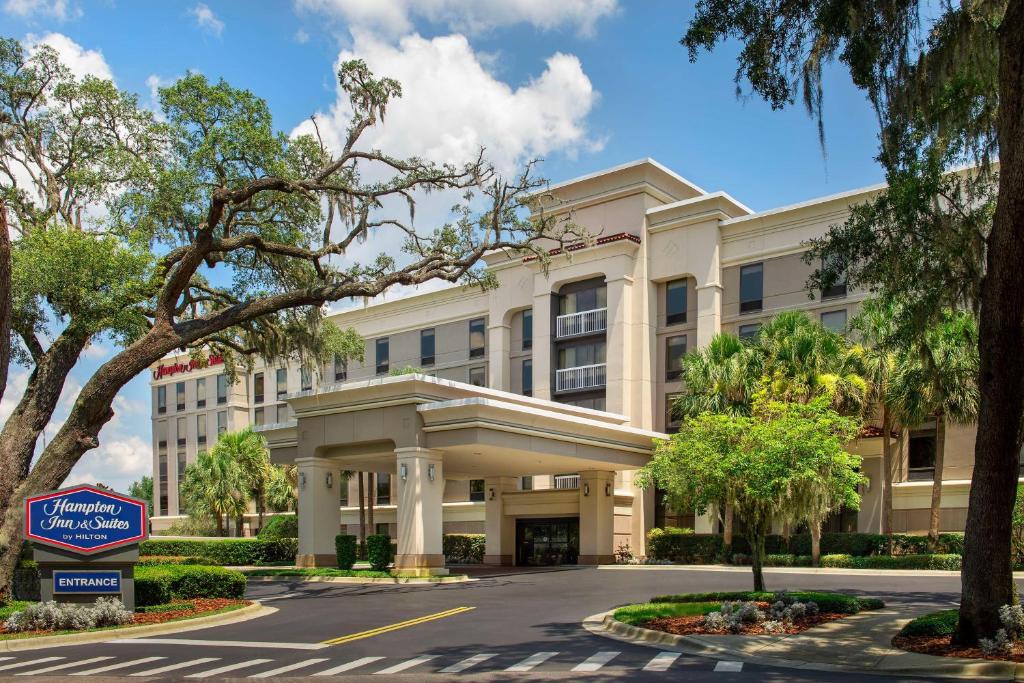 Hampton Inn & Suites Lake Mary At Colonial Townpark image