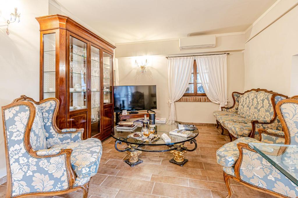 Chateau La Siroque photo 4