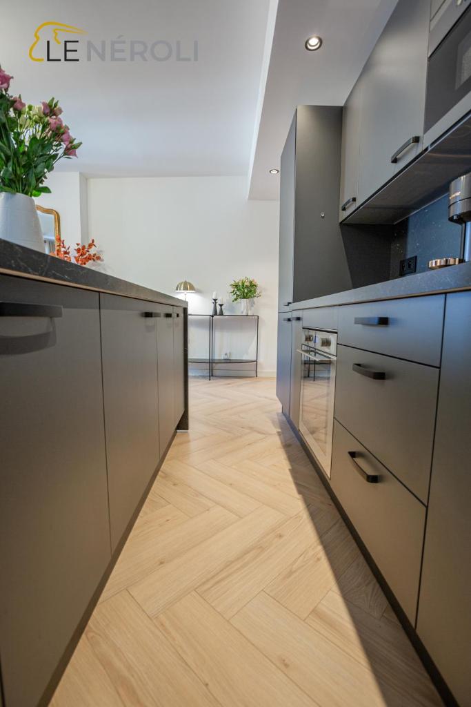 The Neroli Elegant and spacious ideally located photo 3