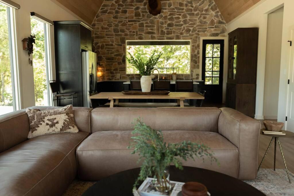 NEW Creek Side, Luxury Cabin – Willow Creek