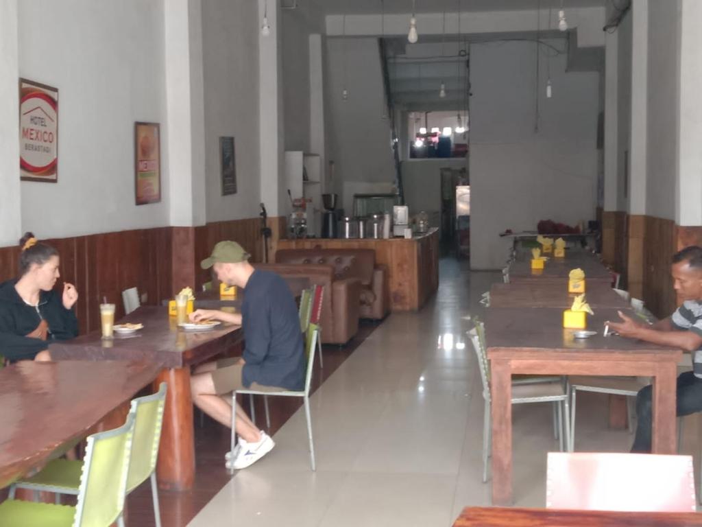Hotel Mexico Berastagi photo 4