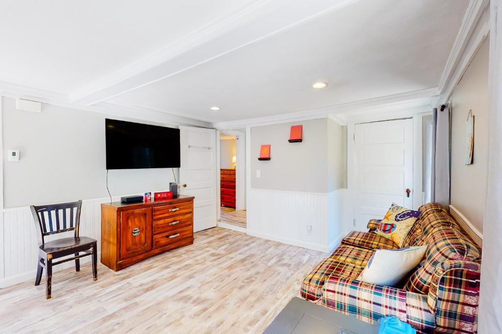 Saltbox Cottage