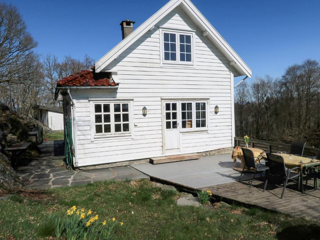 Holiday Home Sjøhytta - FJH675 by Interhome