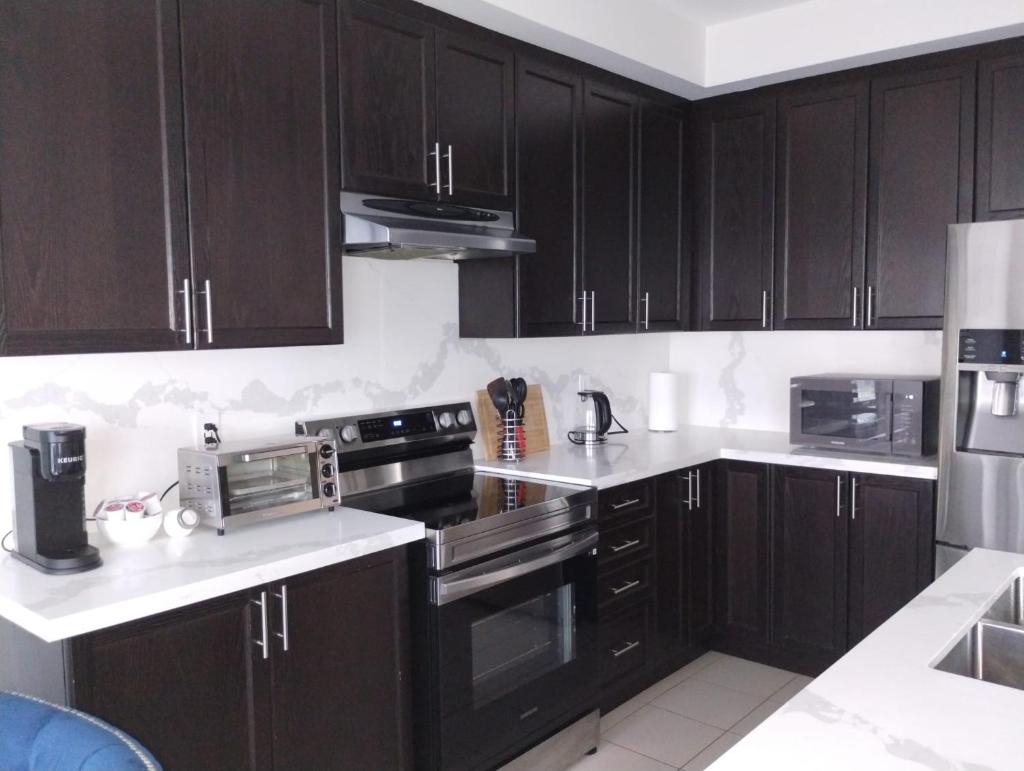 luxurious 3-bedroom residential home in Lincoln photo 3