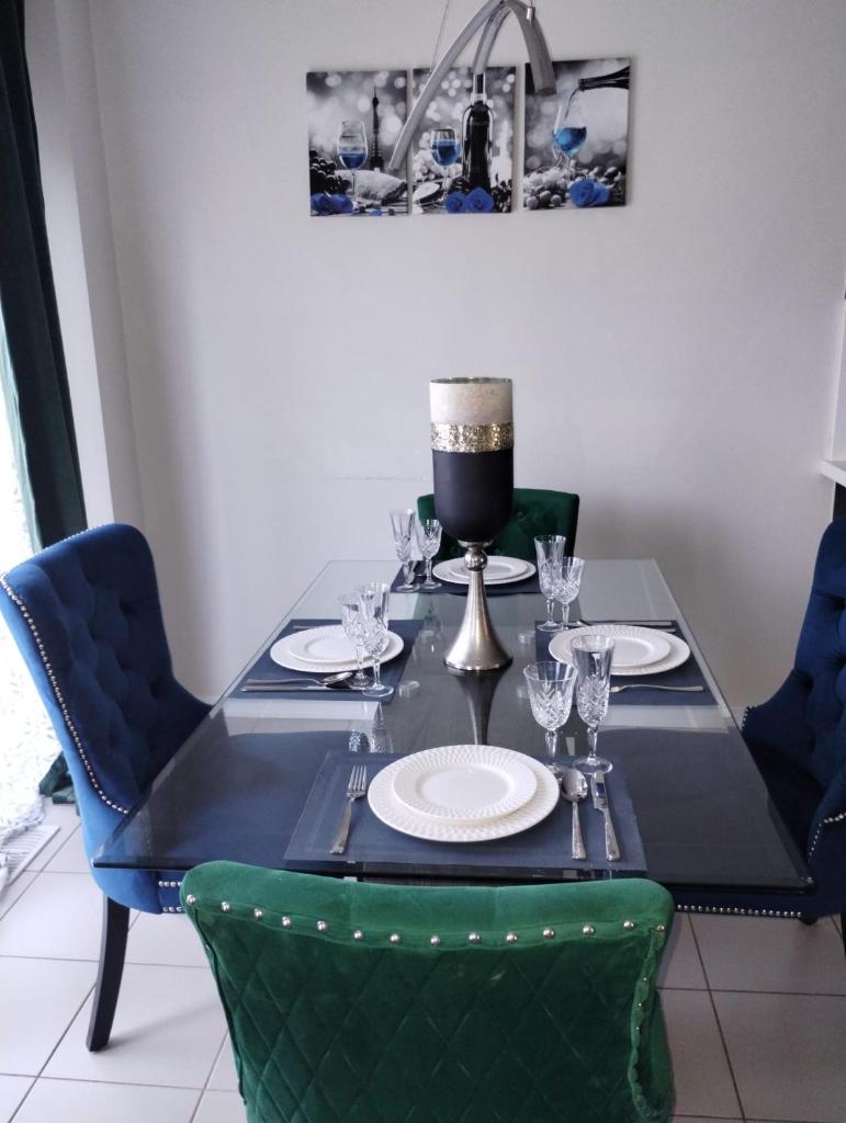 luxurious 3-bedroom residential home in Lincoln photo 2