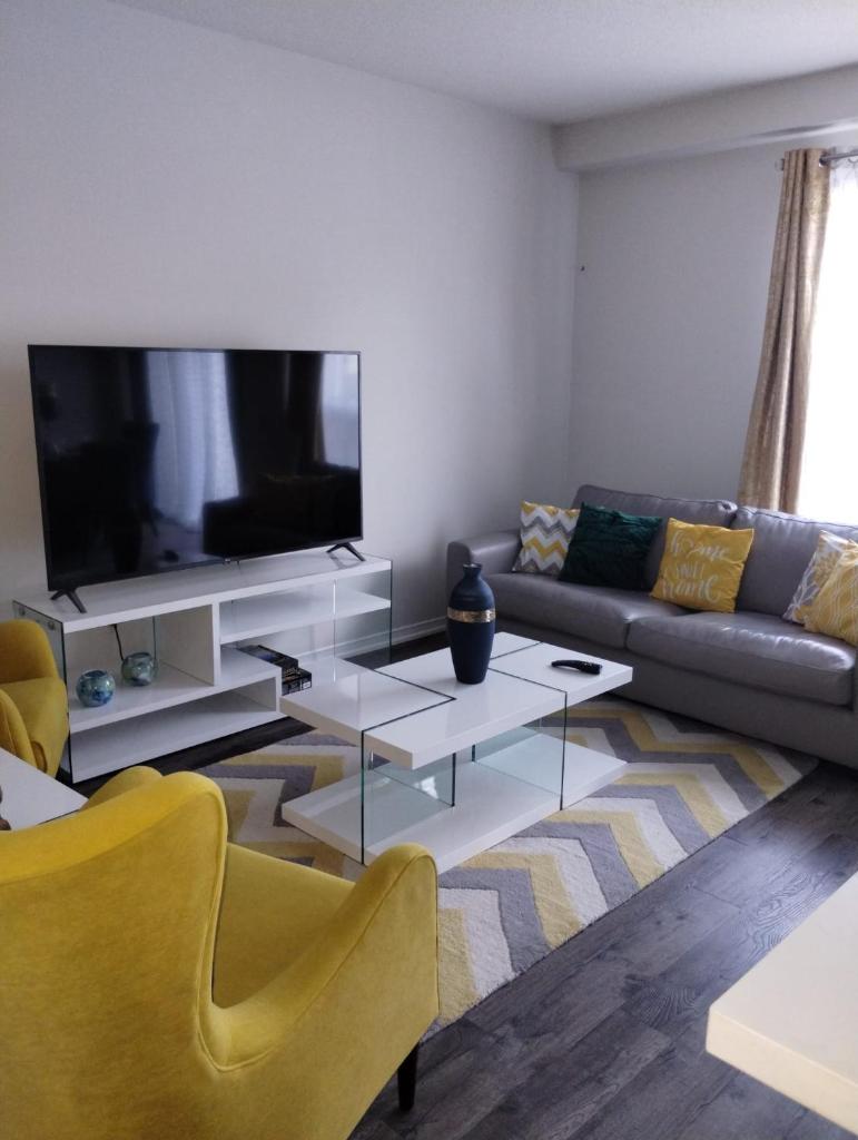 luxurious 3-bedroom residential home in Lincoln photo 1