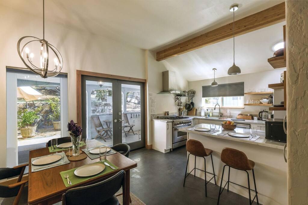 The Haven -In Town, NEWLY remodeled, Private, Stocked photo 1
