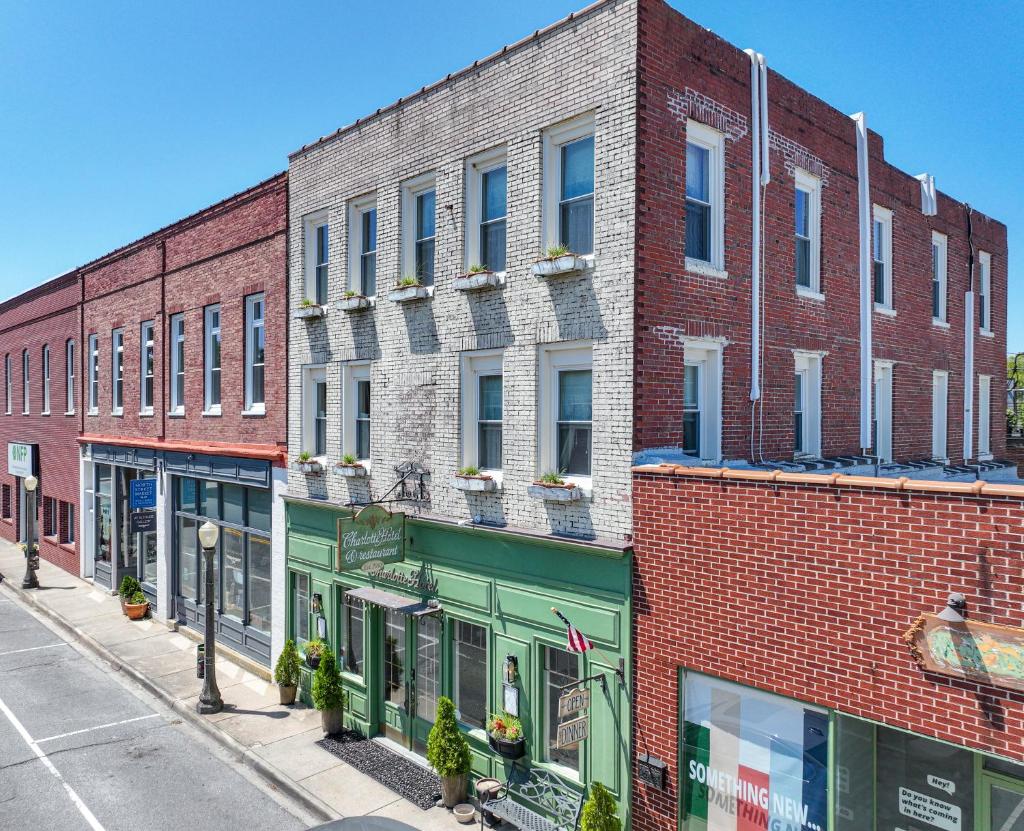 The Charlotte Hotel & Restaurant photo 2
