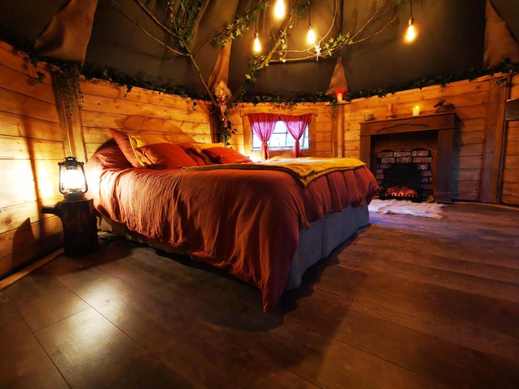 La cabane du Nuton Ardennais, Ardennes