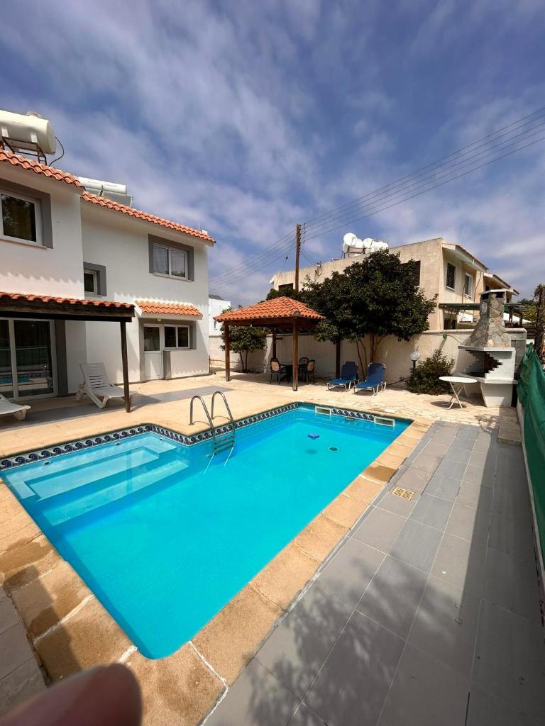 Amazing villa in Chloraka Paradise C1 photo 4