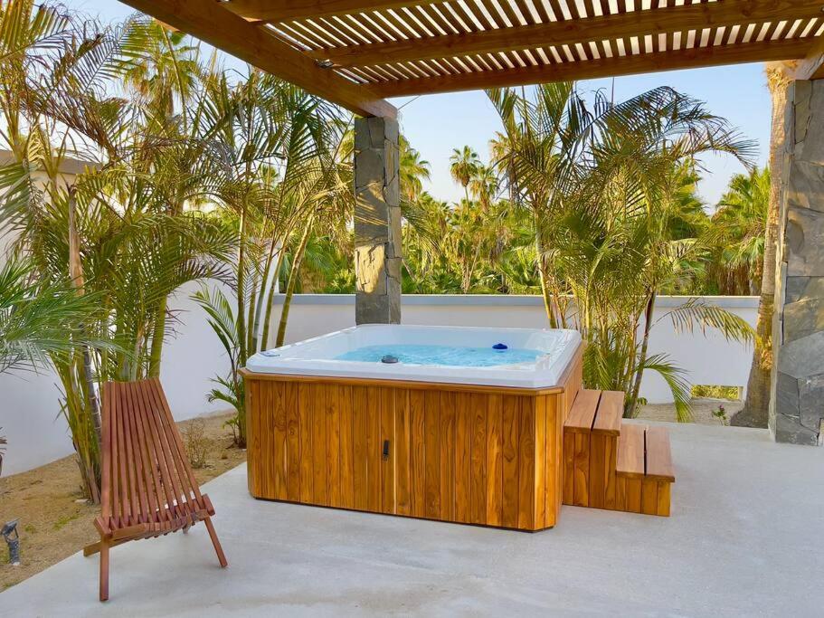 Gorgeous Downtown 4BR House with Jacuzzi & Firepit photo 1