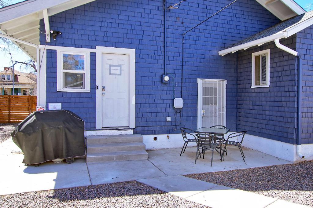 Historic Home w/Pikes Peak Views photo 4