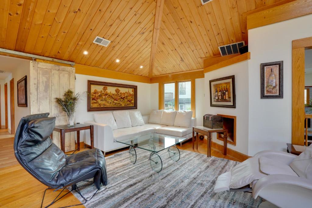 Spacious Virginia Retreat with Deck and Scenic Views! photo 4
