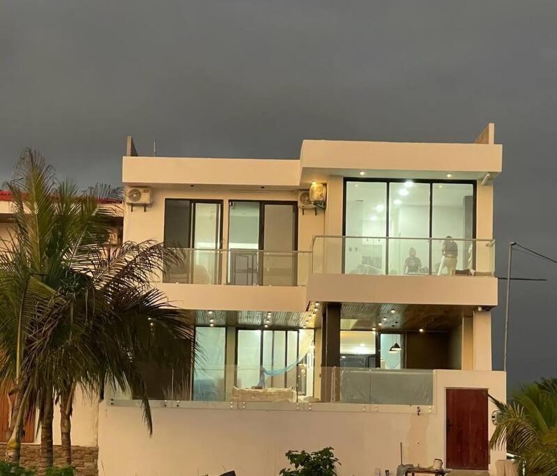 Hermosa casa frentes al mar en Montanita con piscina photo 2