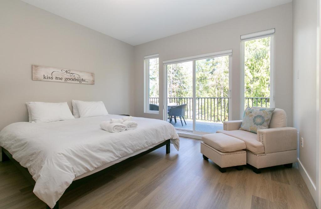 Luxurious Home in Lake Cowichan photo 3