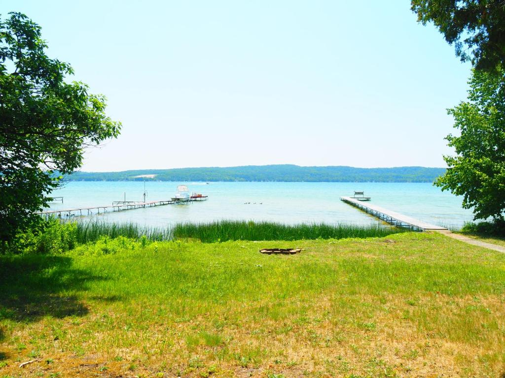 Cavalier Cottage - Private Lakefront W Kayaks! photo 2