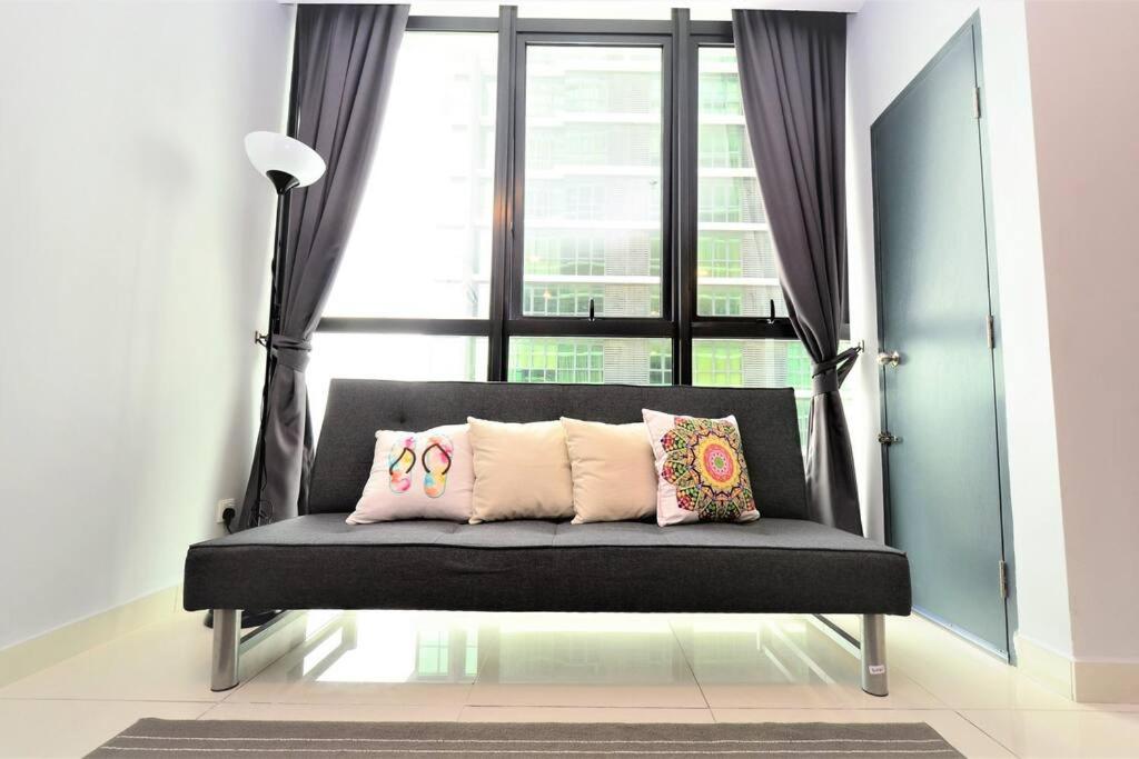 Comfy & Simple Apartment - 5 pax - Tap to explore photos