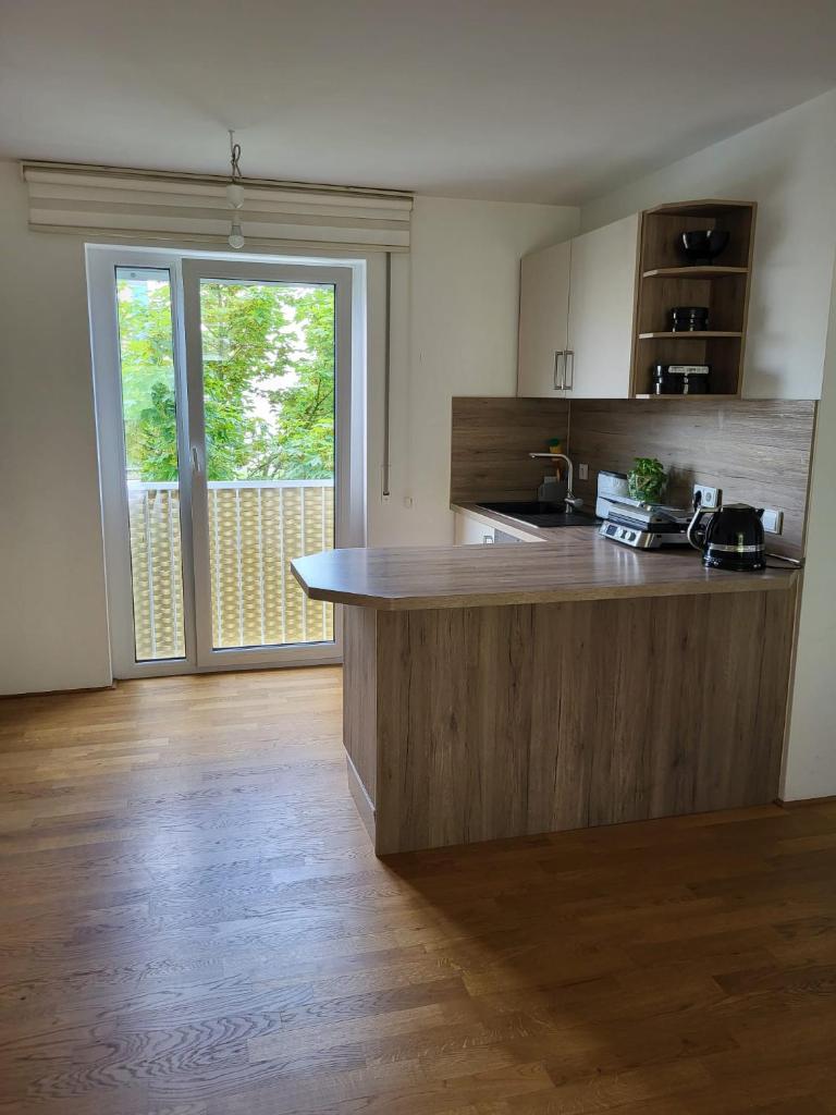 3 Zimmer Wohnung mit 2 Schlafzimmer Wohnzimmer Küche in Neu Ulm photo 4