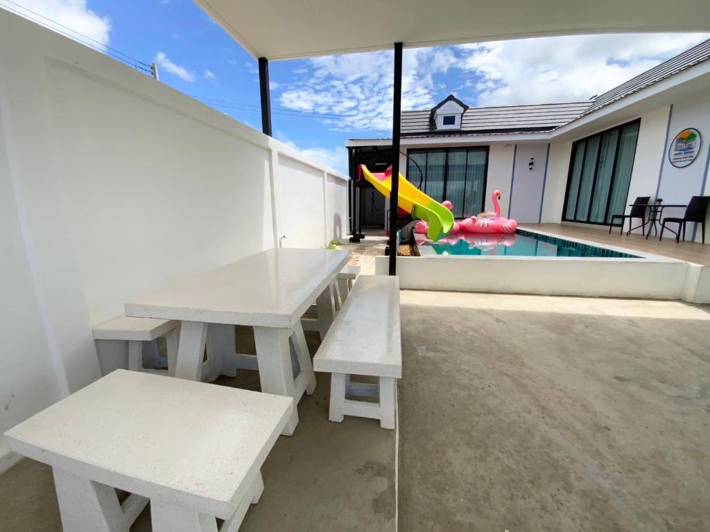 Patteera Pool Villa Sattahip photo 3