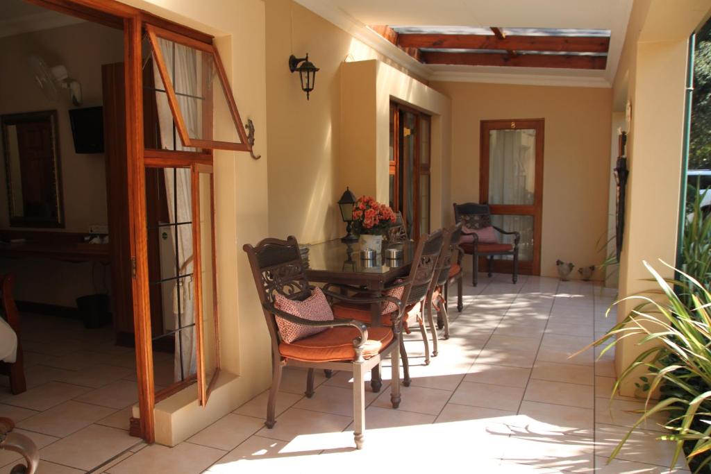 LUXURY EN-SUITE KING ROOM @ 4 STAR GUEST HOUSE photo 3