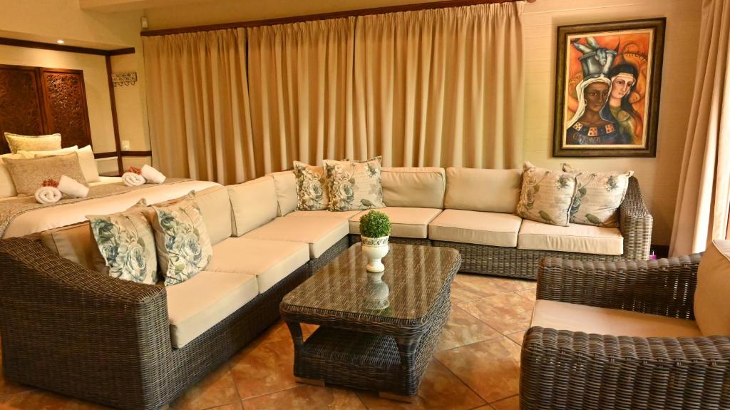 LUXURY EN-SUITE ROOM WITH LOUNGE @ 4 STAR GUEST HOUSE photo 4