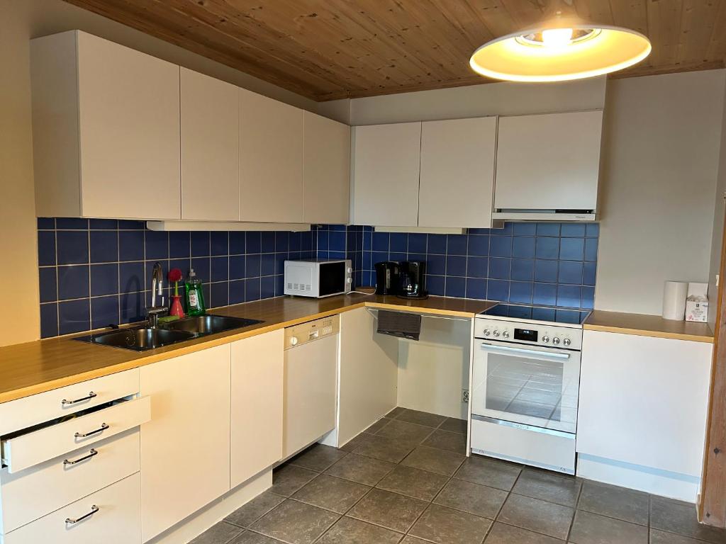 Cozy Scandinavian apartment central in Oslo - free parking and close to many amenities photo 4