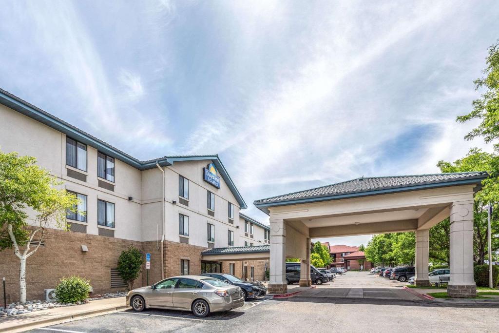 Days Inn & Suites by Wyndham Denver International Airport photo 3