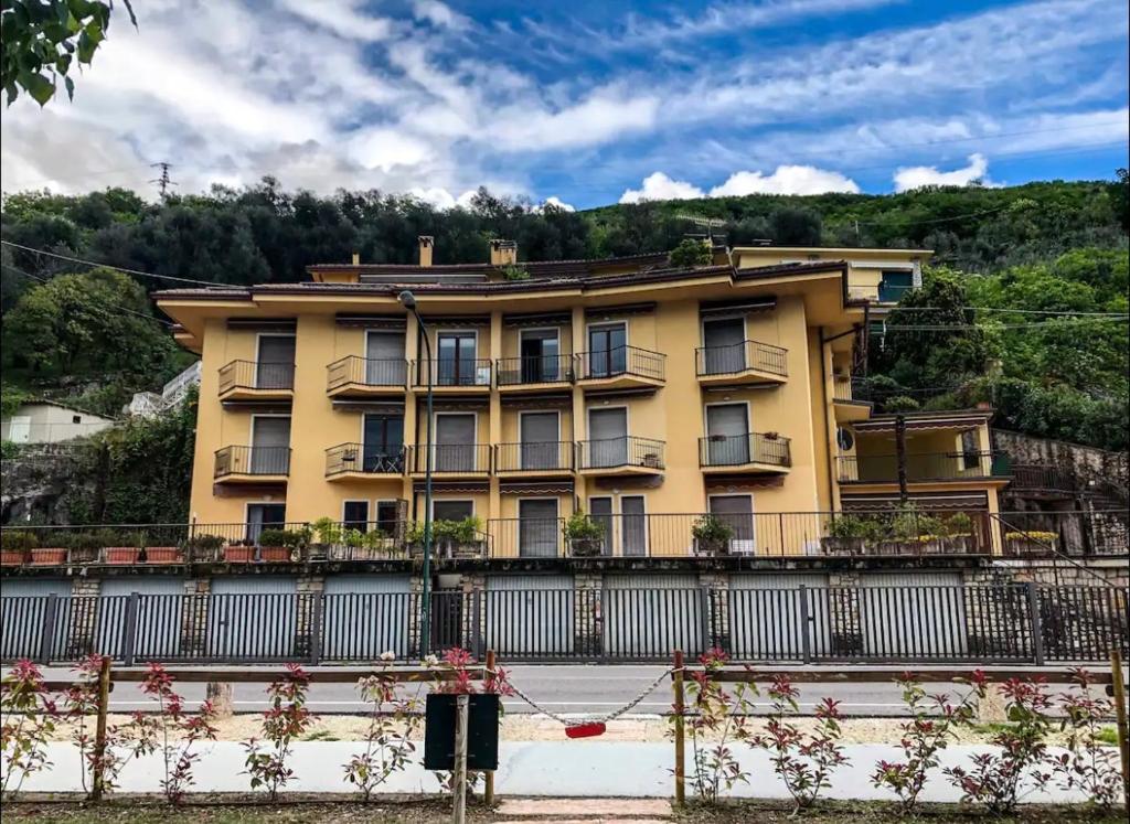 Appartamento moderno con ampia terrazza photo 2