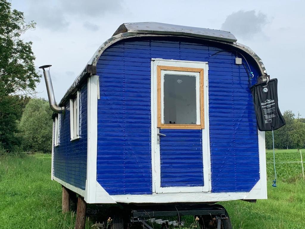 Zirkuswagen im Weserbergland photo 2