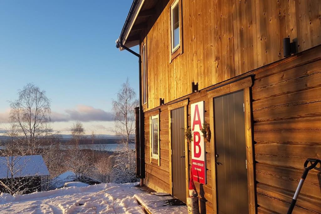 UTSIKTEN -exklusivt nybyggt timmerhus -Plintsberg. photo 1