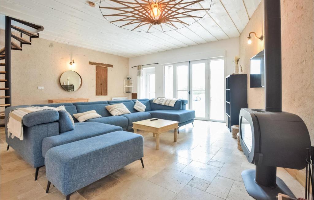 Nice Home In Saint-vaast-la-hougue With Wifi And 6 Bedrooms photo 1