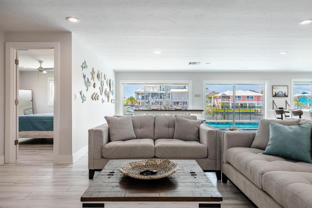 Good Vibes and Tan Lines! Private Beach with Heated Pool - Villa Good Times, Fort Myers Beach photo 4
